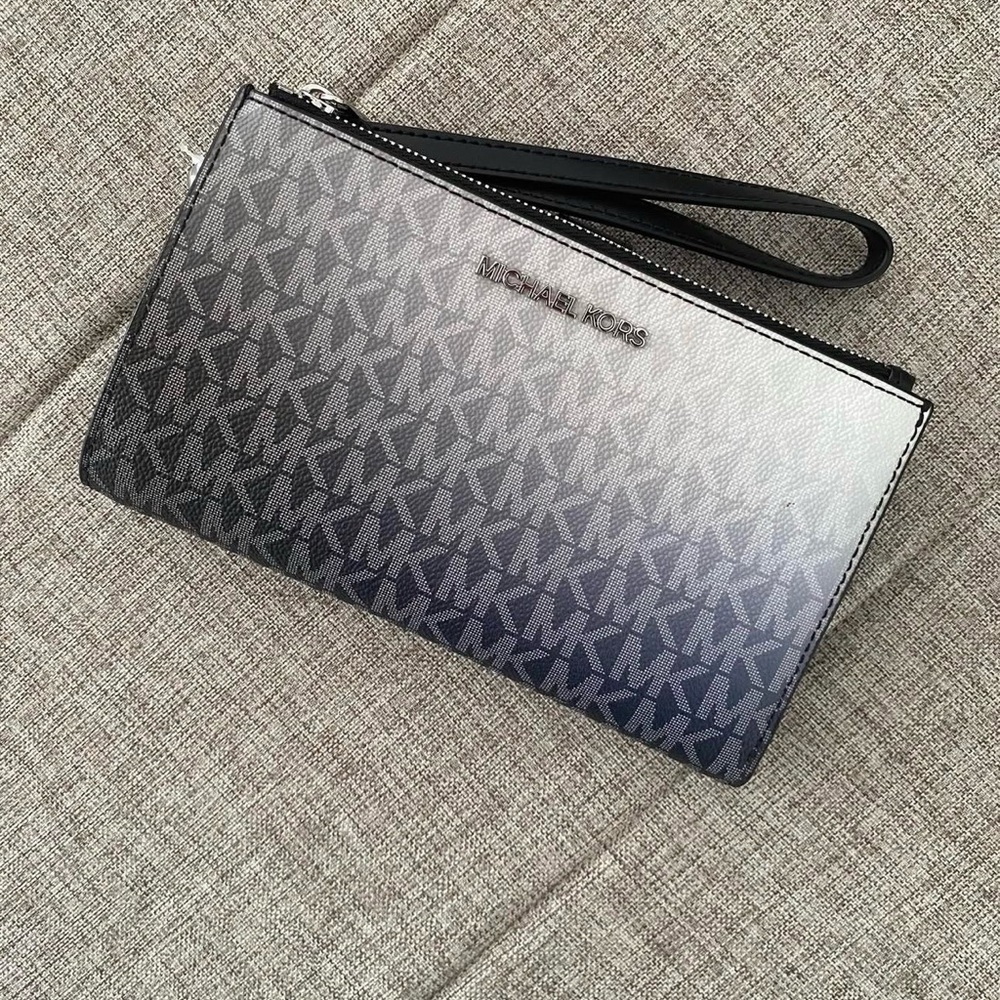 Michael Kors Jet Set Large Ombre Black Multi and white Signature Wristlet